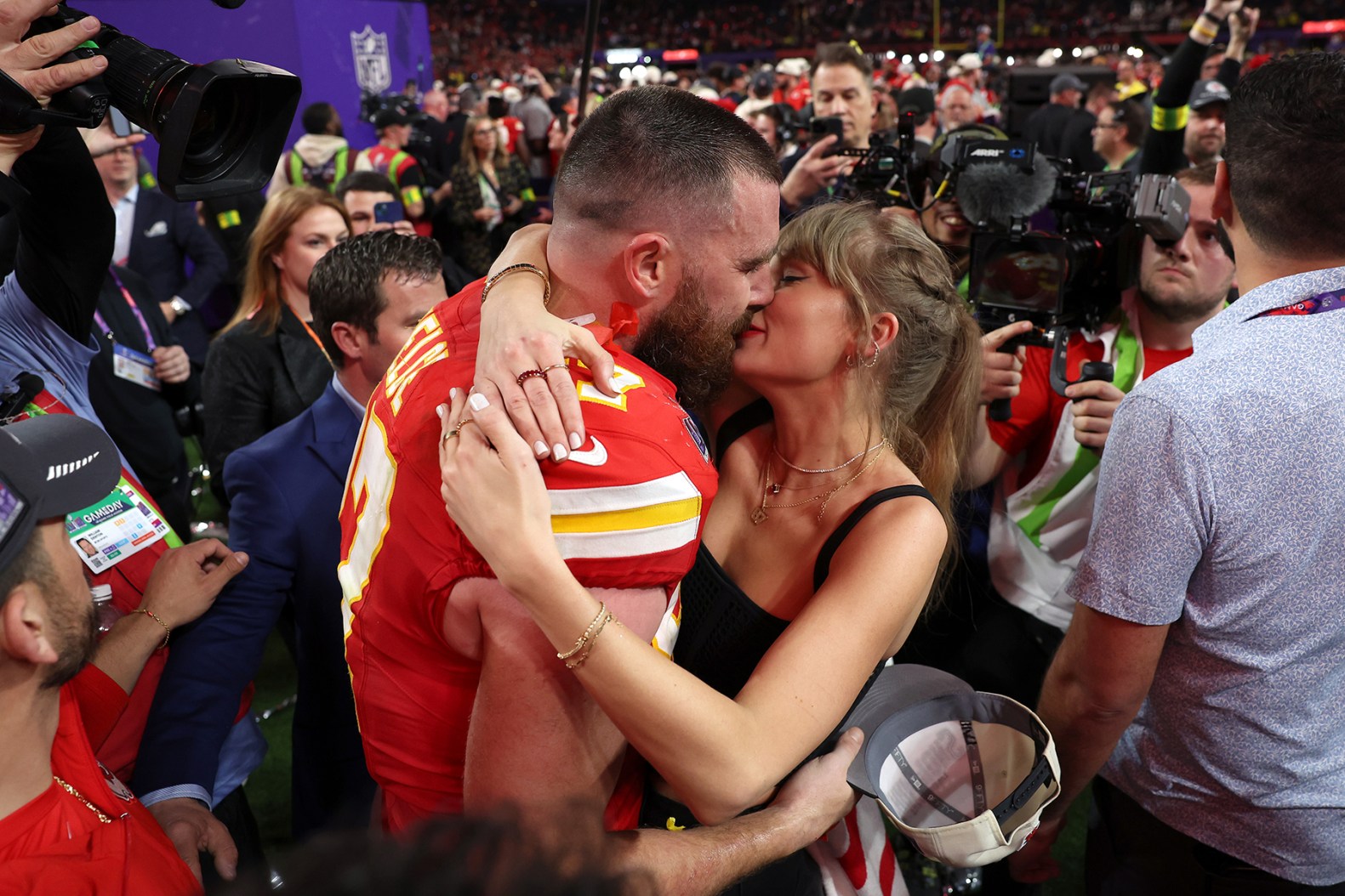 The Romantic Journey of Taylor Swift Travis Kelce: A Year in Love